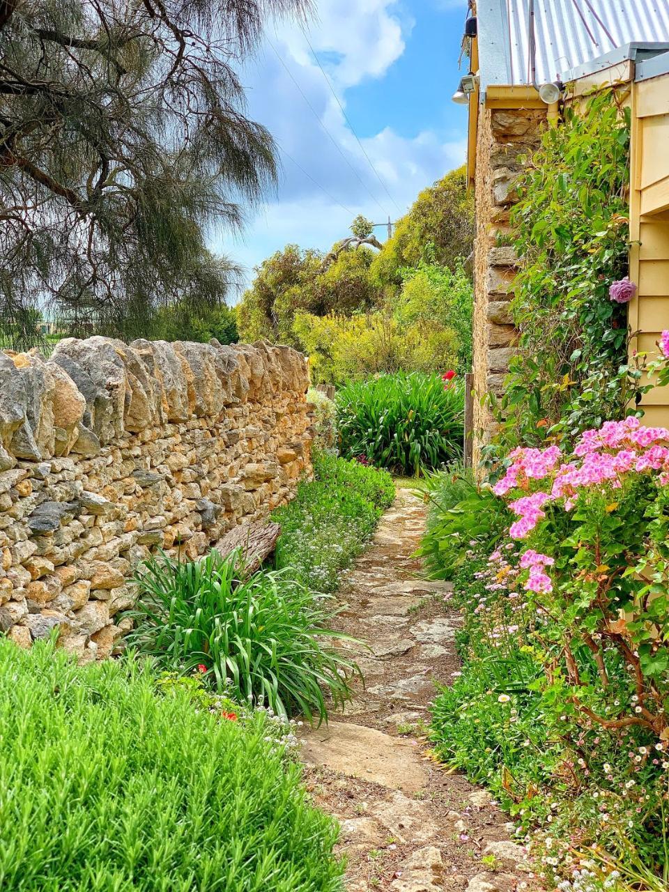 Cherry Plum Cottages ポート・フェアリー エクステリア 写真