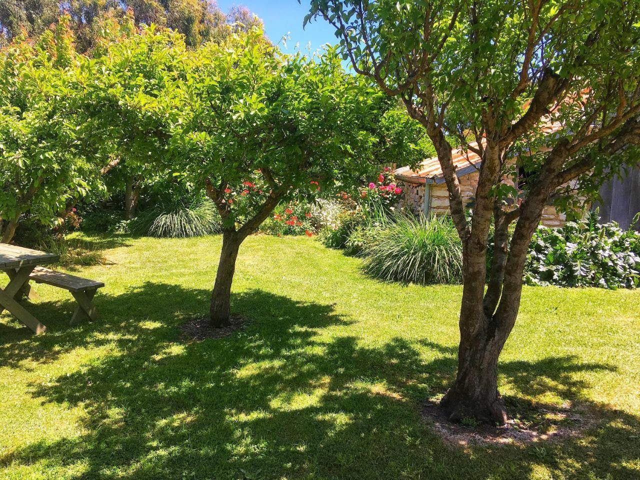 Cherry Plum Cottages ポート・フェアリー エクステリア 写真