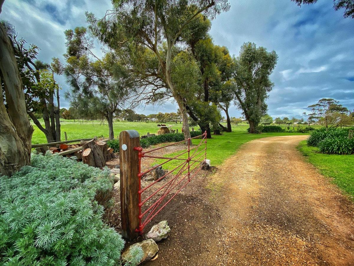 Cherry Plum Cottages ポート・フェアリー エクステリア 写真